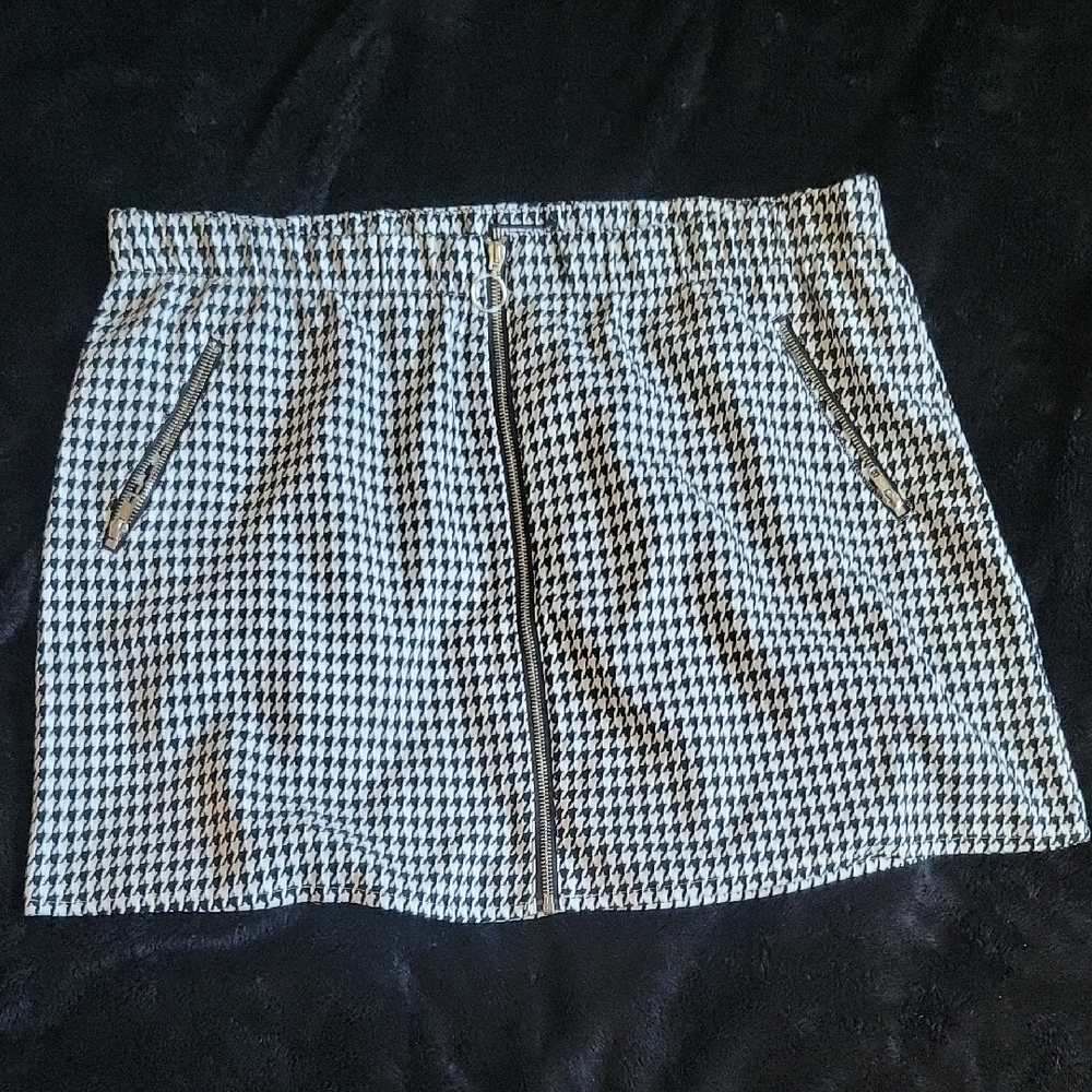Houndstooth Patterned Women's Skirt